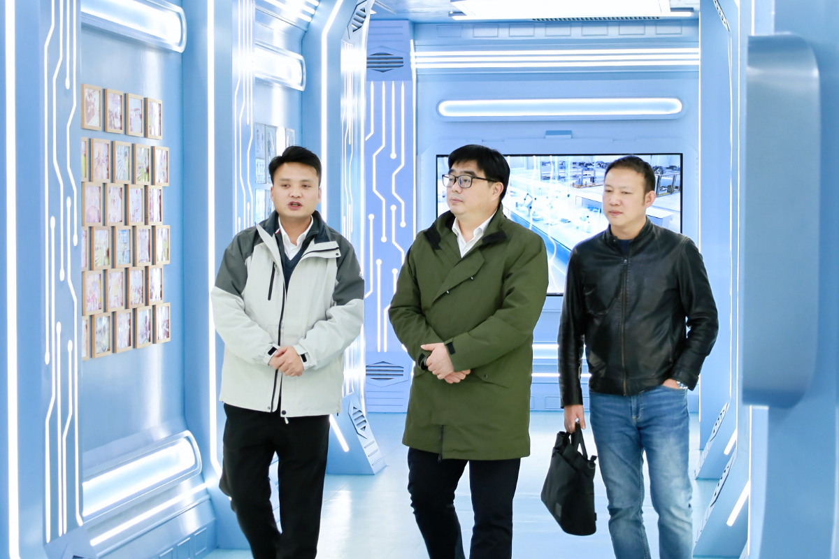 常州市人力资源和社会保障局局长严德群调研阿普未来