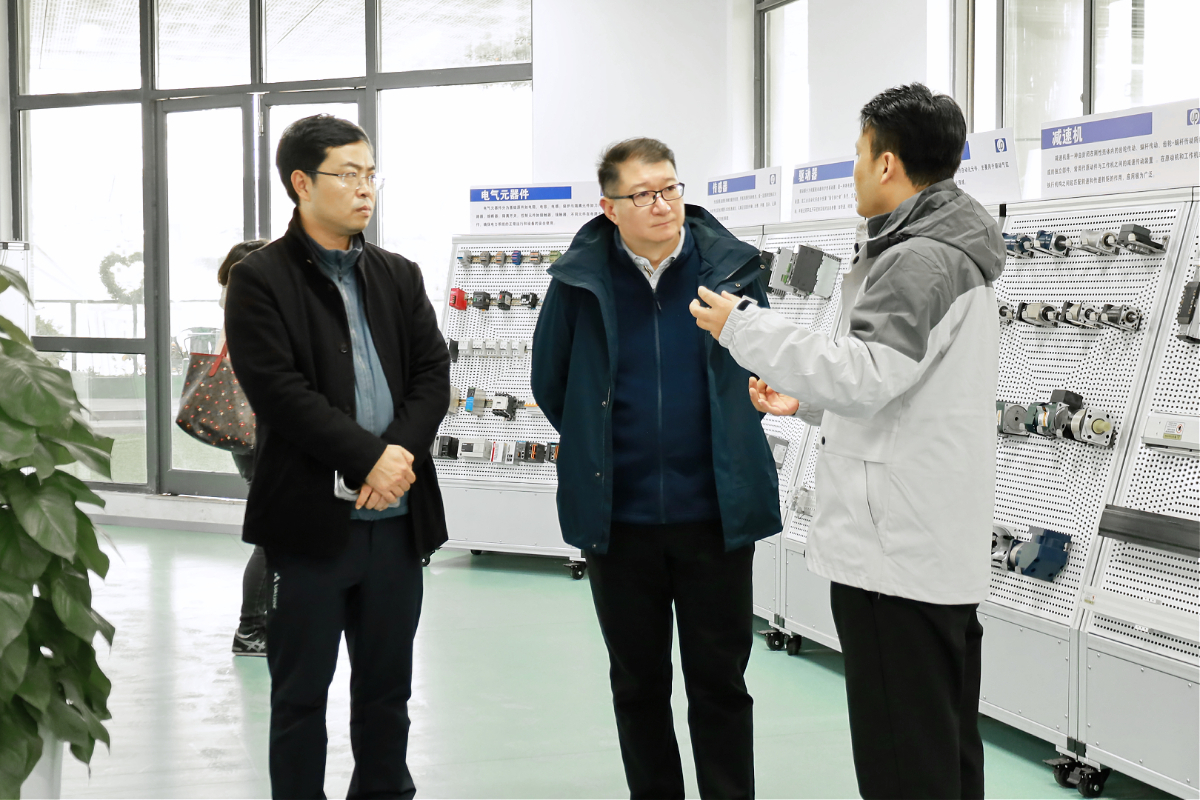 南京钟山职业技术学院一行调研阿普人工智能·共探创新班模式发展